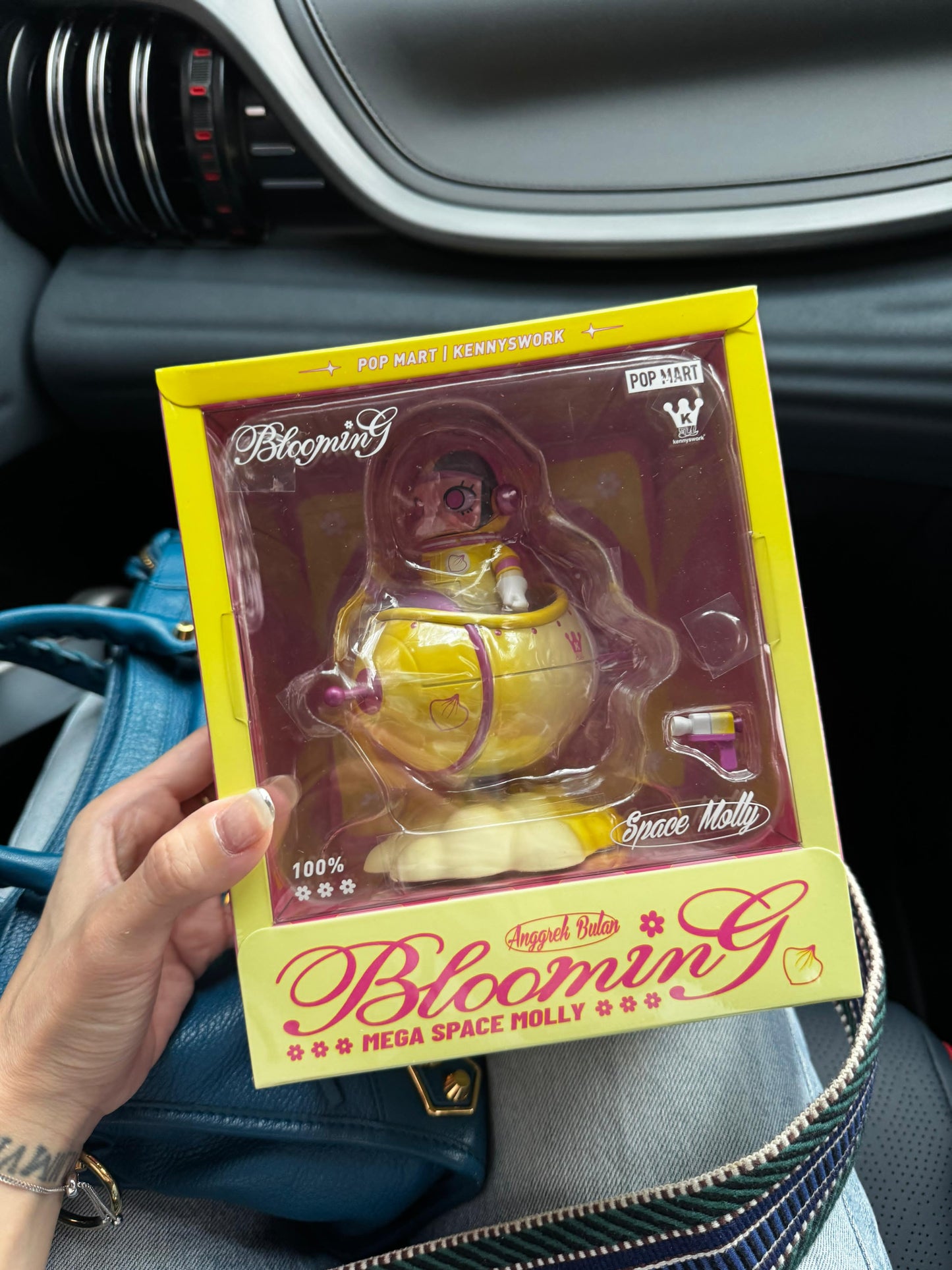 Popmart Mega Molly Space Blooming Edition — Indonesia Exclusive Anggrek Bulan